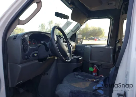 2006 Ford E-350 Super Duty Commercial/Recreational z USA, uszkodzony, nr VIN 1FTSS34L06DA27743